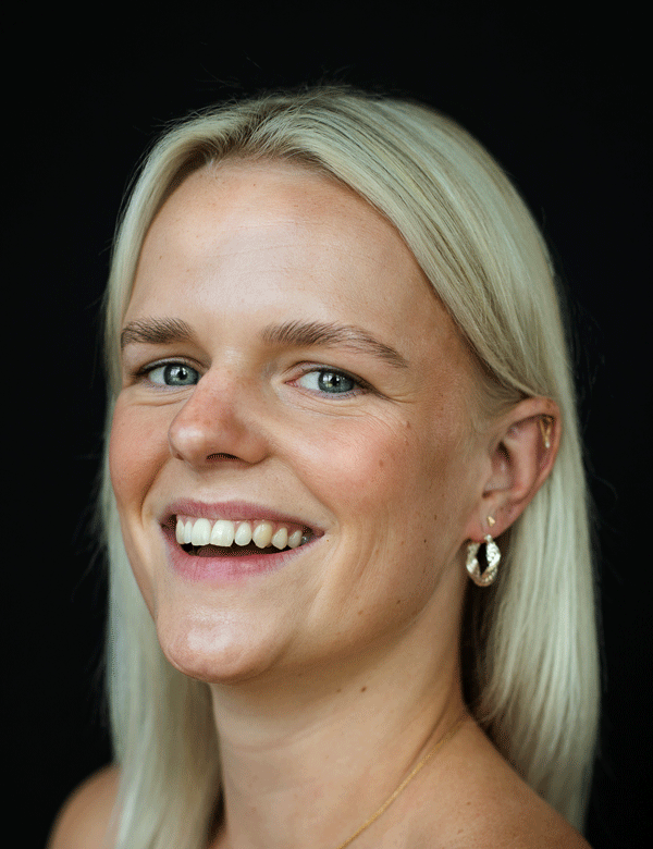 Vrouwelijk model met blond haar anouk sc.