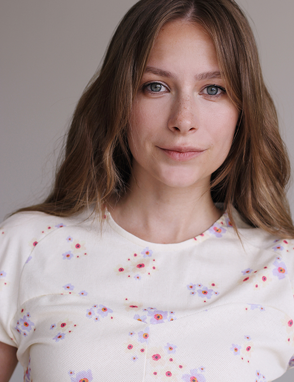 Vrouwelijk model met donkerblond haar Dasha K.