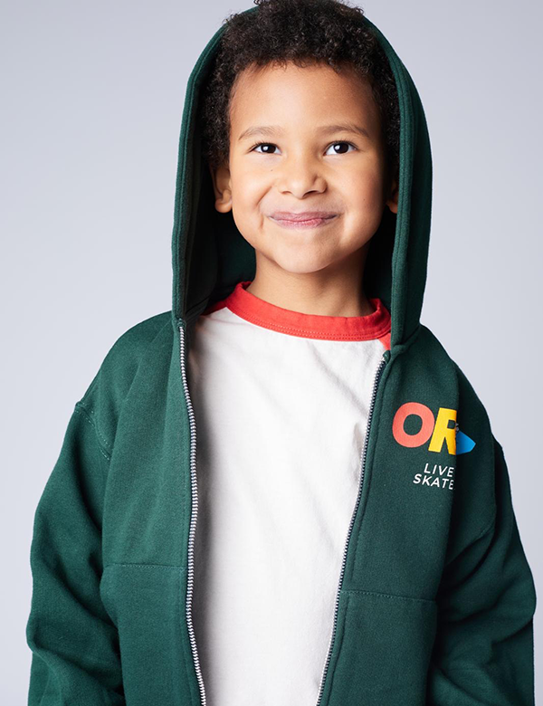 Kinderlijk model met donkerbruin haar Izayah N.