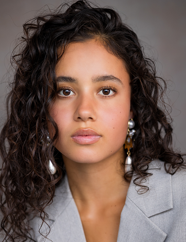 Tienermodel met donkerbruin haar Loïs W.