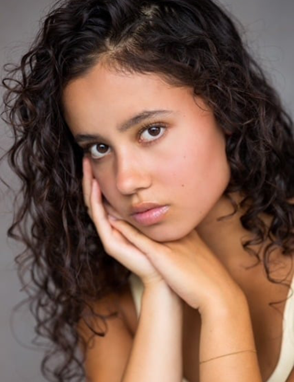 Tienermodel met donkerbruin haar Loïs W.