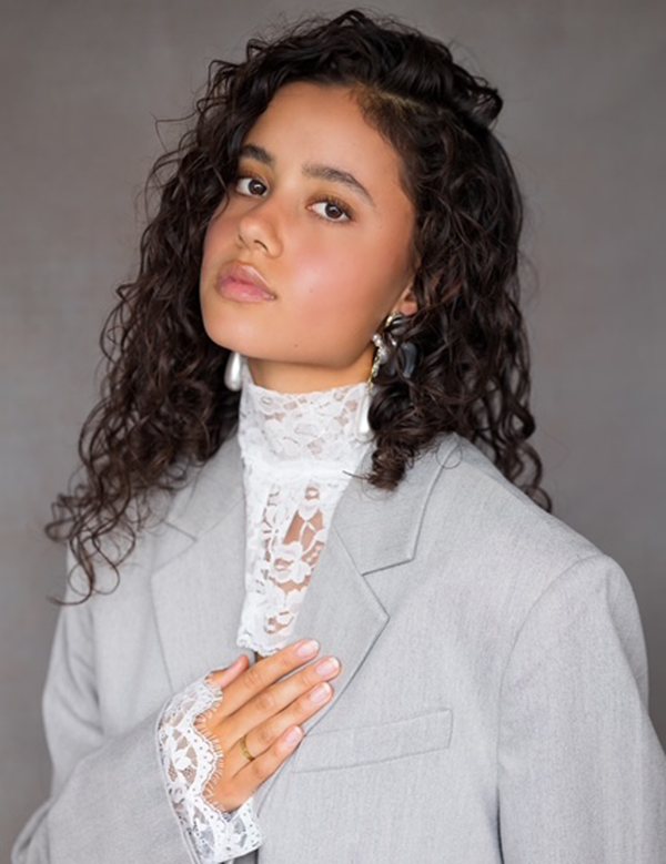 Tienermodel met donkerbruin haar Loïs W.