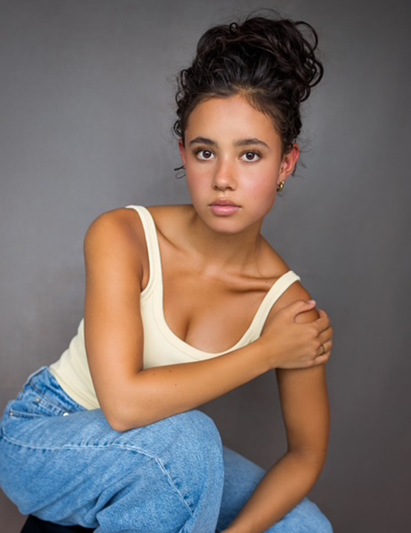 Tienermodel met donkerbruin haar Loïs W.