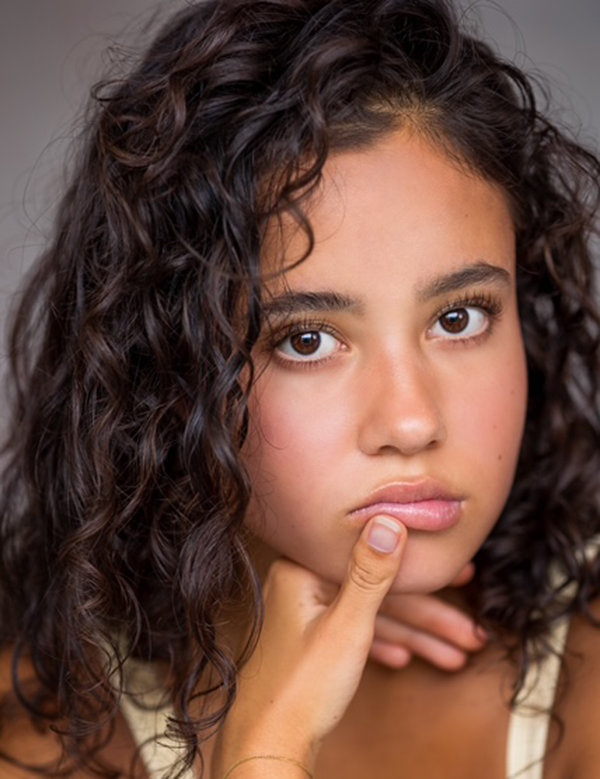 Tienermodel met donkerbruin haar Loïs W.