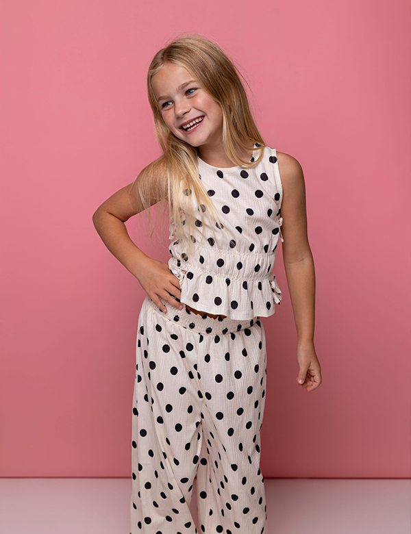 Kinderlijk model met blond haar Luna Mae.
