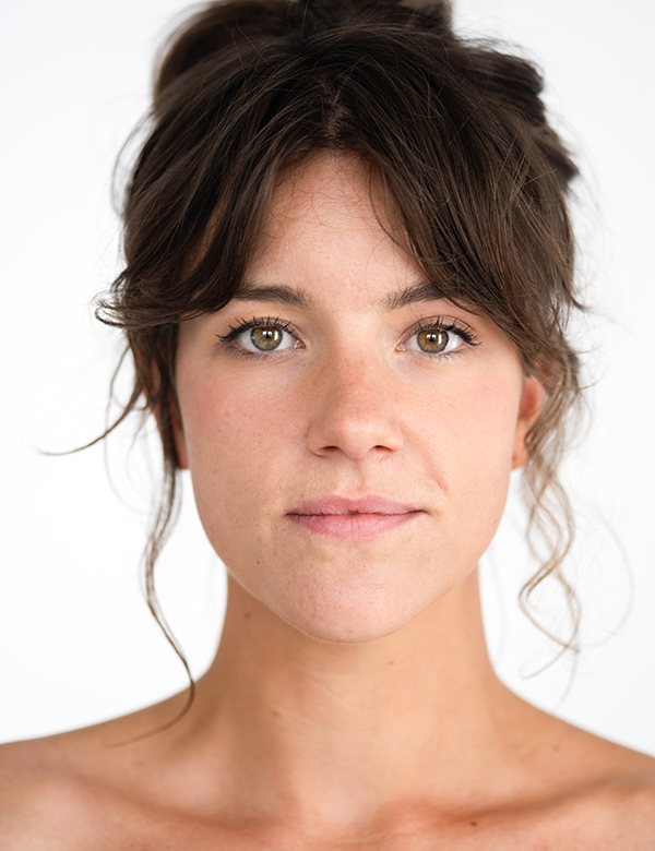 Vrouwelijk model met bruin haar Moos.
