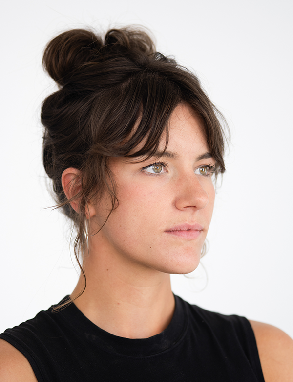 Vrouwelijk model met bruin haar Moos.