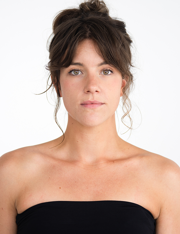 Vrouwelijk model met bruin haar Moos.