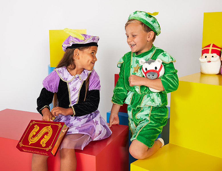 Kinderlijk model met blond haar Noah Ku.