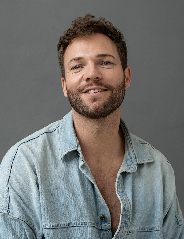 Mannelijk model met donkerblond haar Rik B.