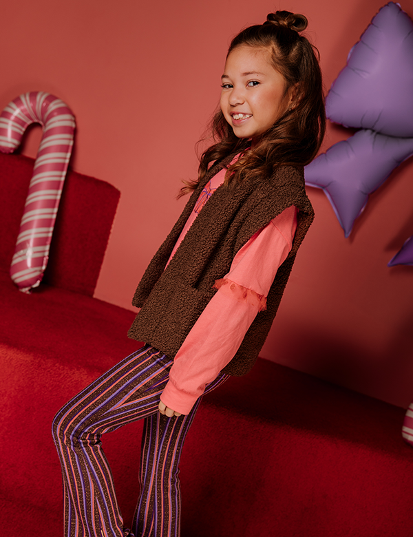 Kinderlijk model met bruin haar Aaliyah O.