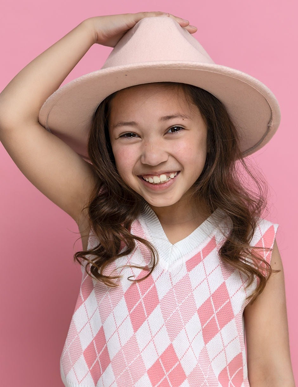 Kinderlijk model met bruin haar Aaliyah O.
