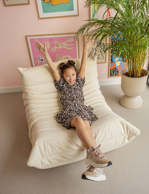 Kinderlijk model met bruin haar Aaliyah O.