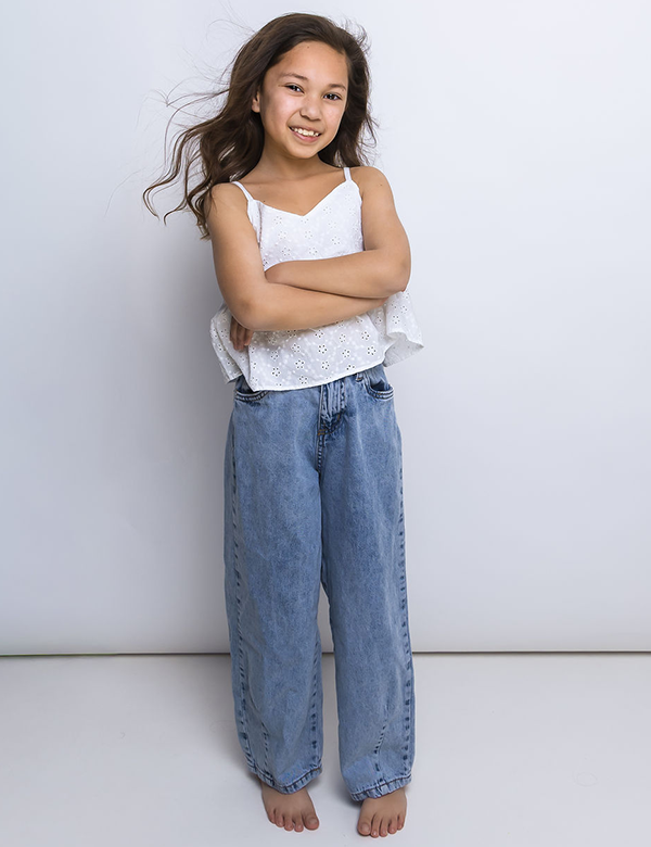 Kinderlijk model met bruin haar Aaliyah O.