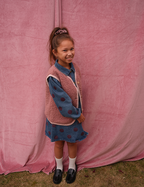 Kinderlijk model met bruin haar Aaliyah O.