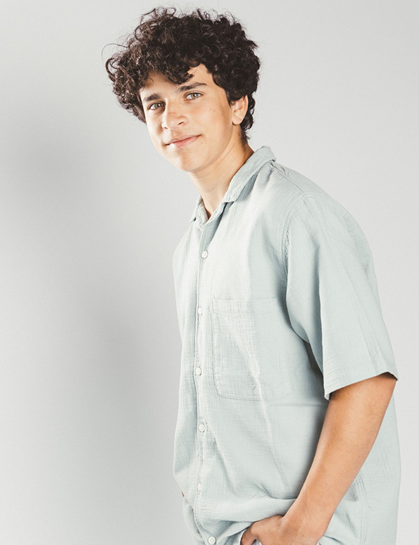 Kinderlijk model met donkerbruin haar Arthur W.