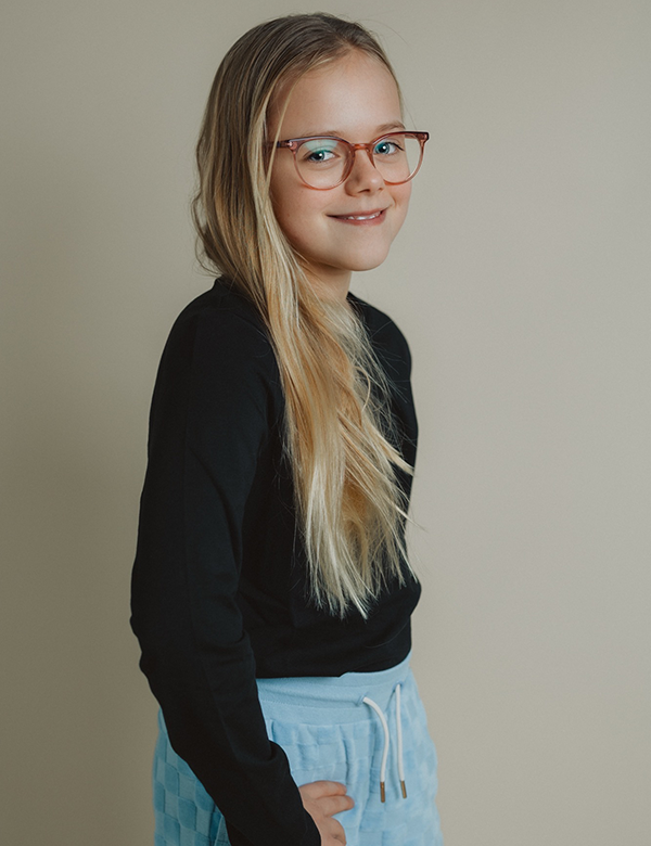 Kinderlijk model met donkerblond haar Daniek B.
