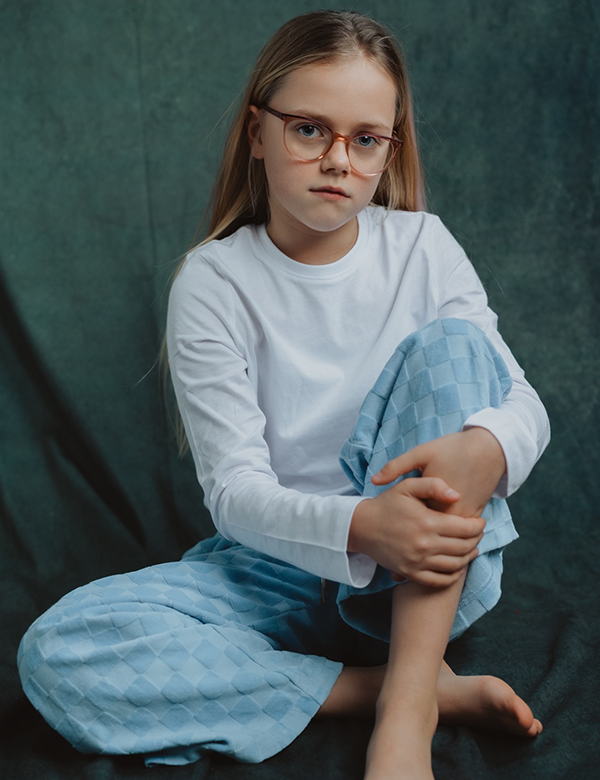 Kinderlijk model met donkerblond haar Daniek B.