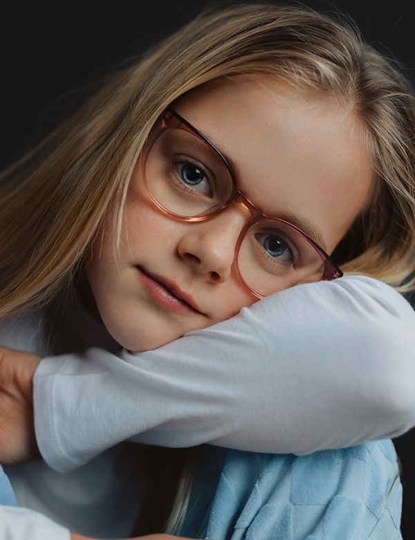 Kinderlijk model met donkerblond haar Daniek B.