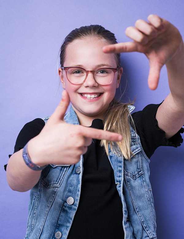 Kinderlijk model met donkerblond haar Daniek B.