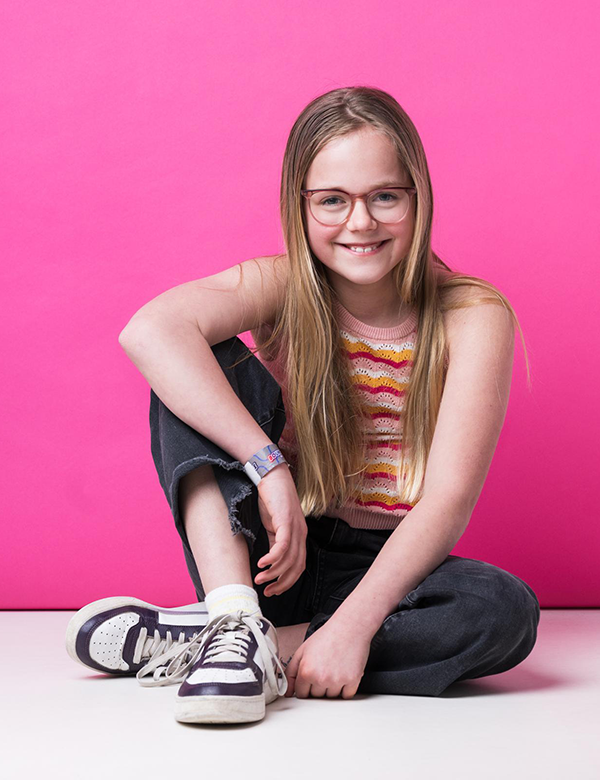 Kinderlijk model met donkerblond haar Daniek B.