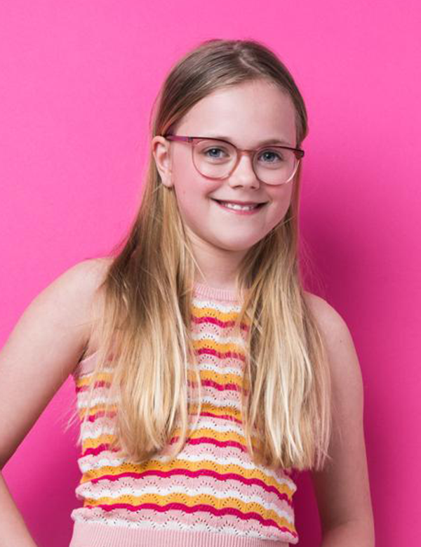 Kinderlijk model met donkerblond haar Daniek B.