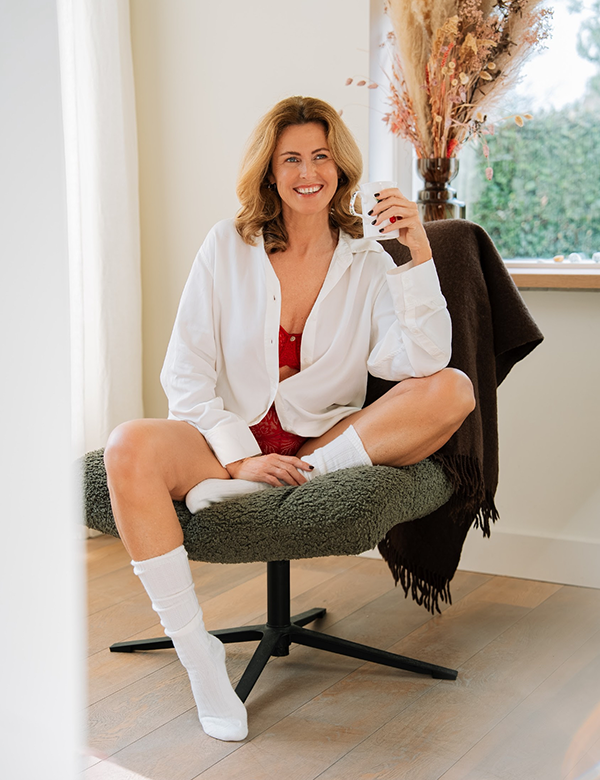 Vrouwelijk model met donkerblond haar Liz M.